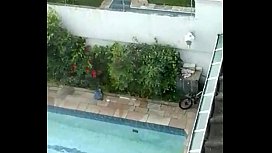 Pintor flagrou sexo em piscina aonde trabalhava