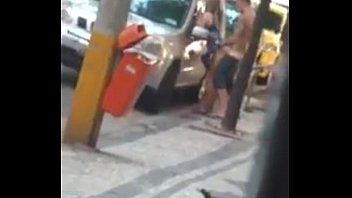 Flagra sexo carnaval com safados fodendo na rua